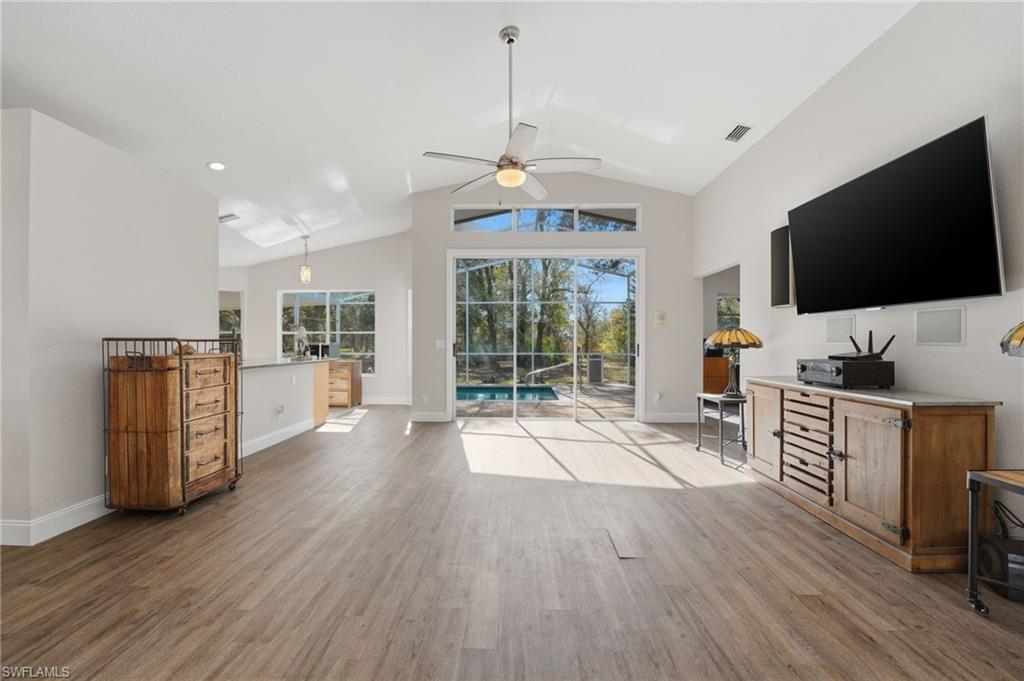 LAKE SUZY - Residential