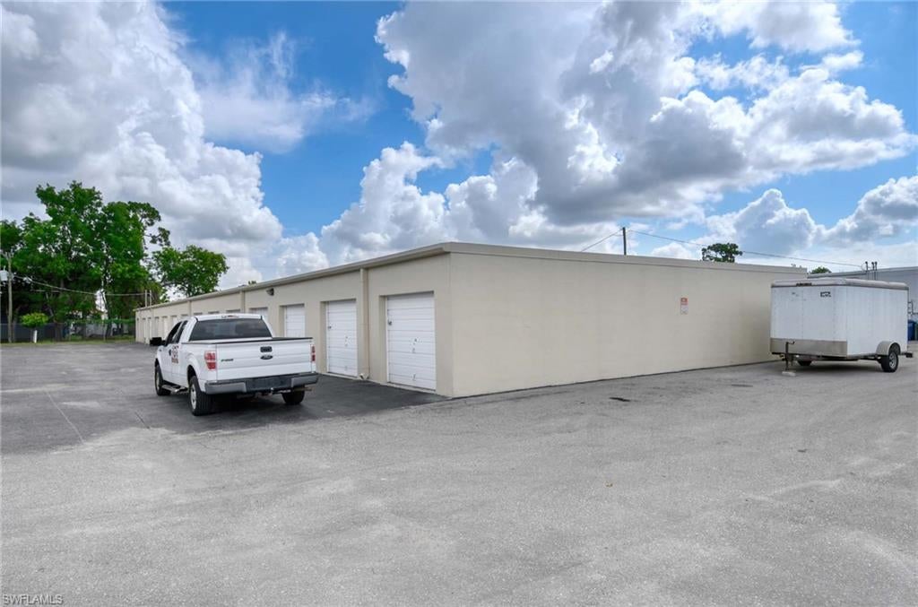 2243/2245 Bruner LN