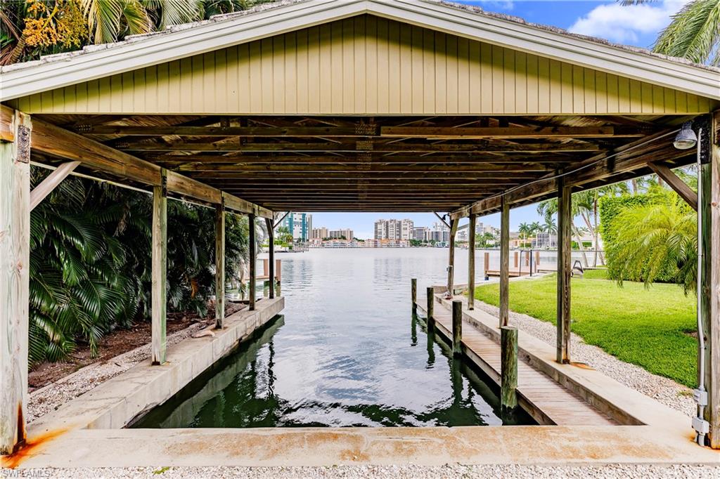 MOORINGS - Residential