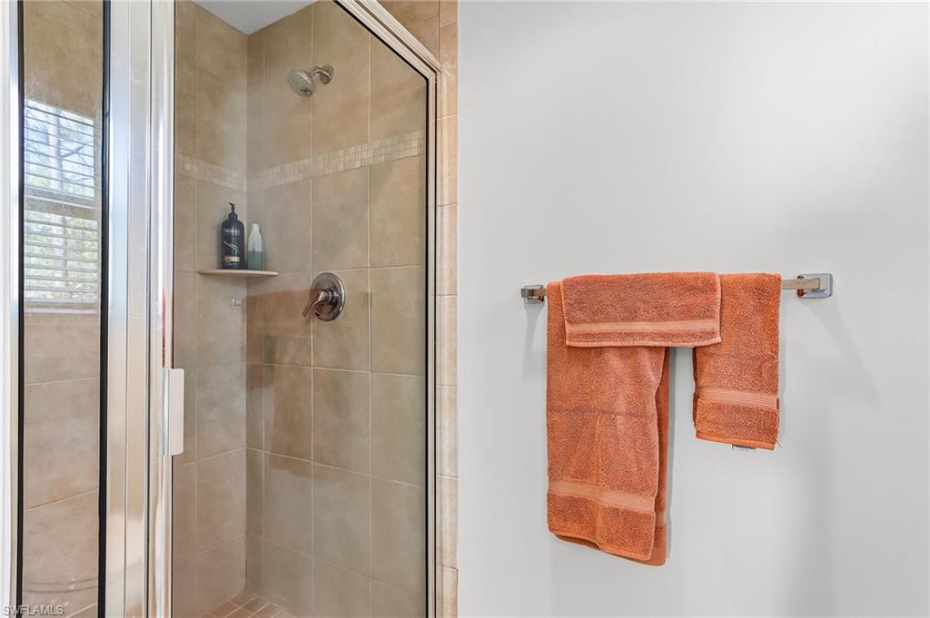 LAKESIDE HIDEAWAY - Residential