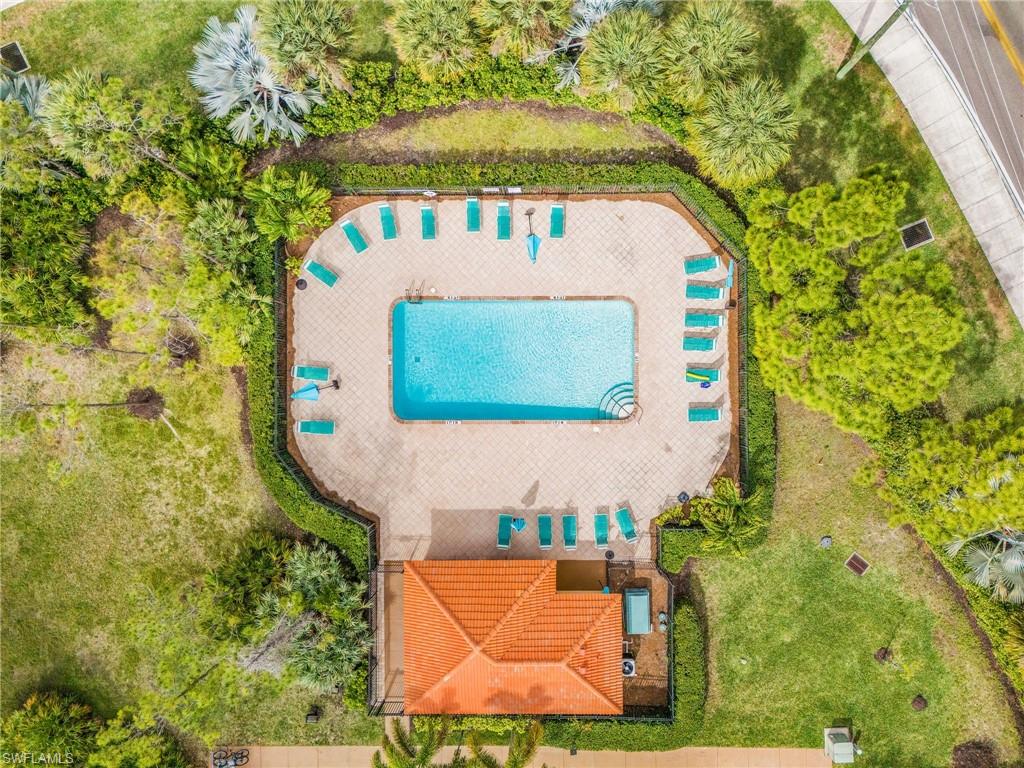 LAKESIDE HIDEAWAY - Residential