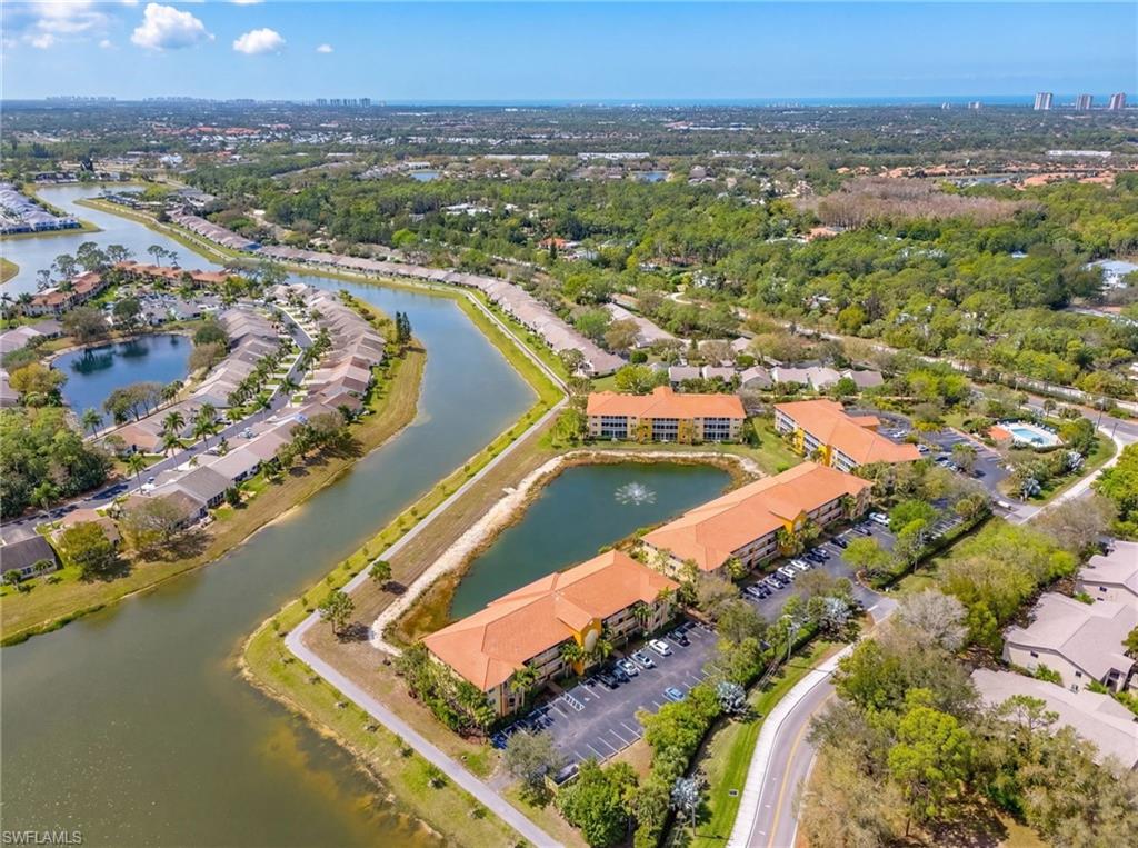 LAKESIDE HIDEAWAY - Residential