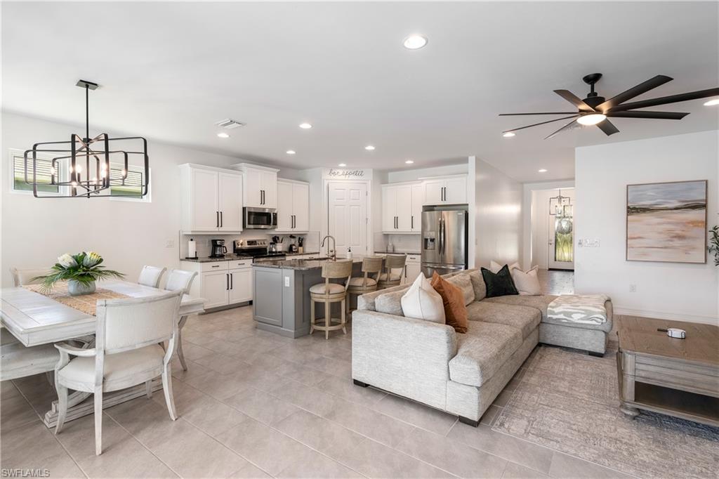 SAVANNAH LAKES - Residential Lease