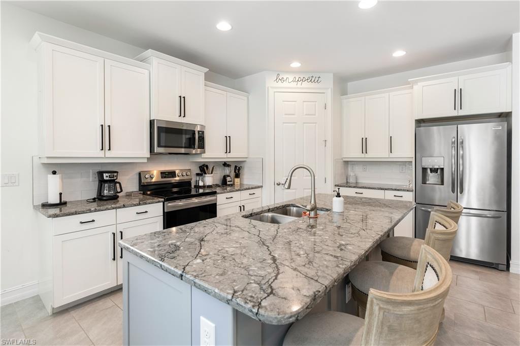 SAVANNAH LAKES - Residential Lease