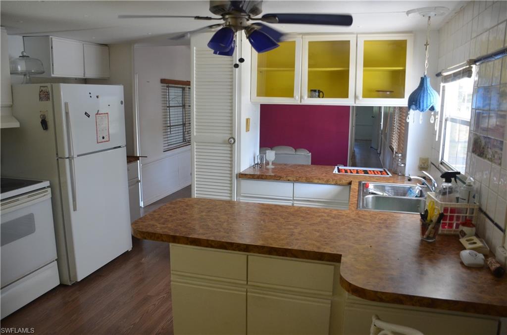 MOORHEAD MANOR - Residential