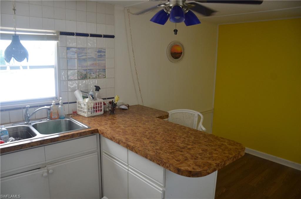 MOORHEAD MANOR - Residential