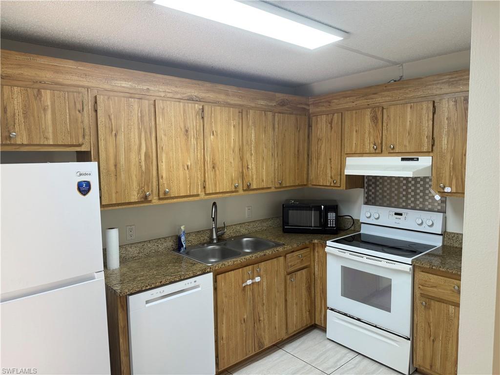 PARKWOODS TOWNHOUSE COMMUNITY - Residential Lease