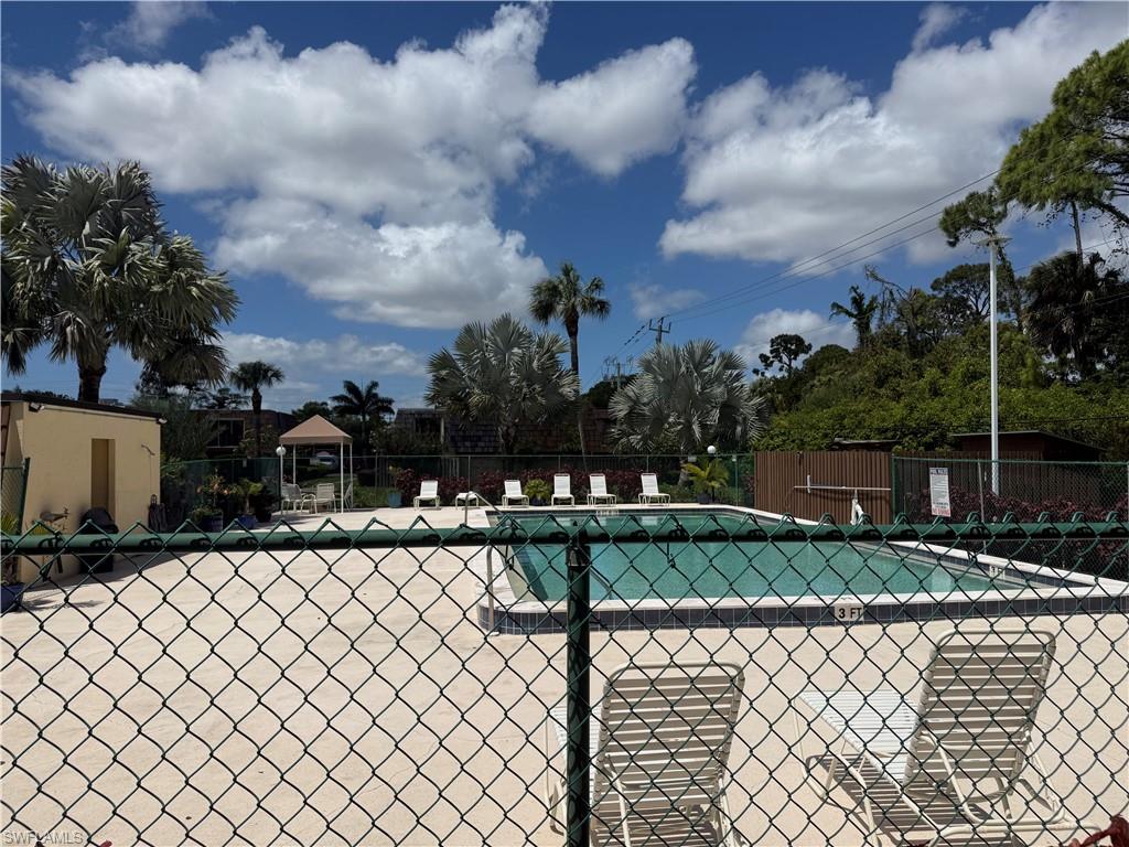 PARKWOODS TOWNHOUSE COMMUNITY - Residential Lease