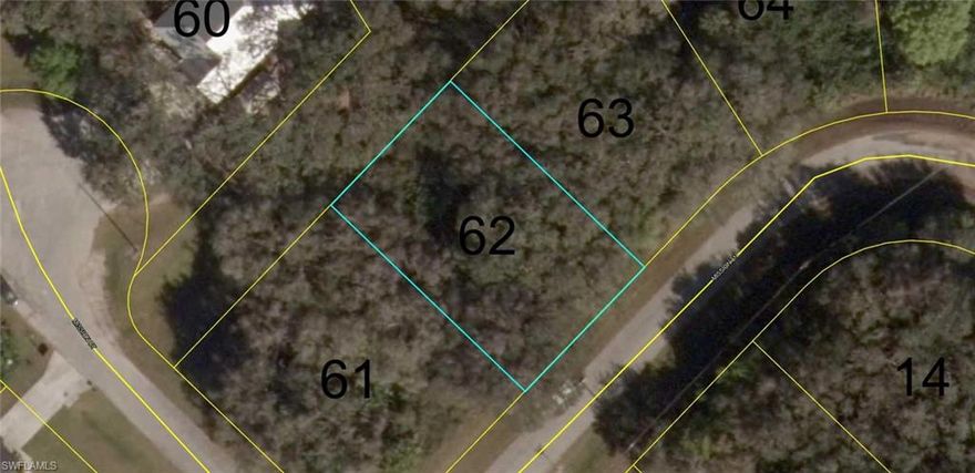 LOTS OF CONTRUCTION AGAIN IN THIS  NICE COMMUNITY. CITY WATER BUT  SEPTIC 
GIANT OAKS SURROUND THE LOTS .