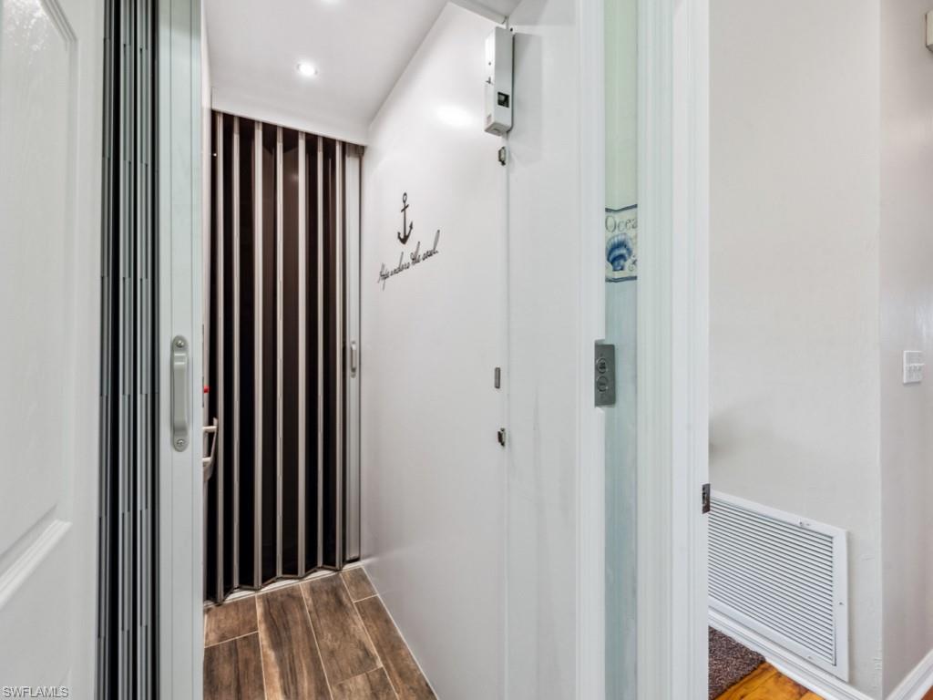 CROWN POINTE SHORES - Residential