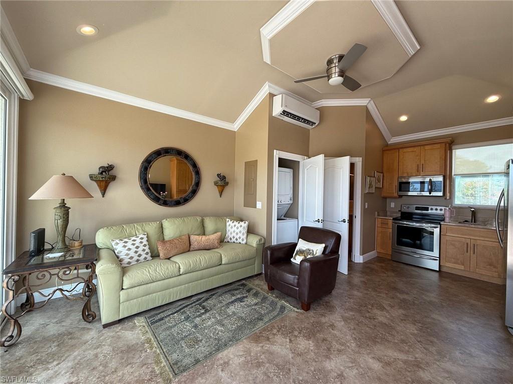 PELICAN LAKE RV RESORT - Land