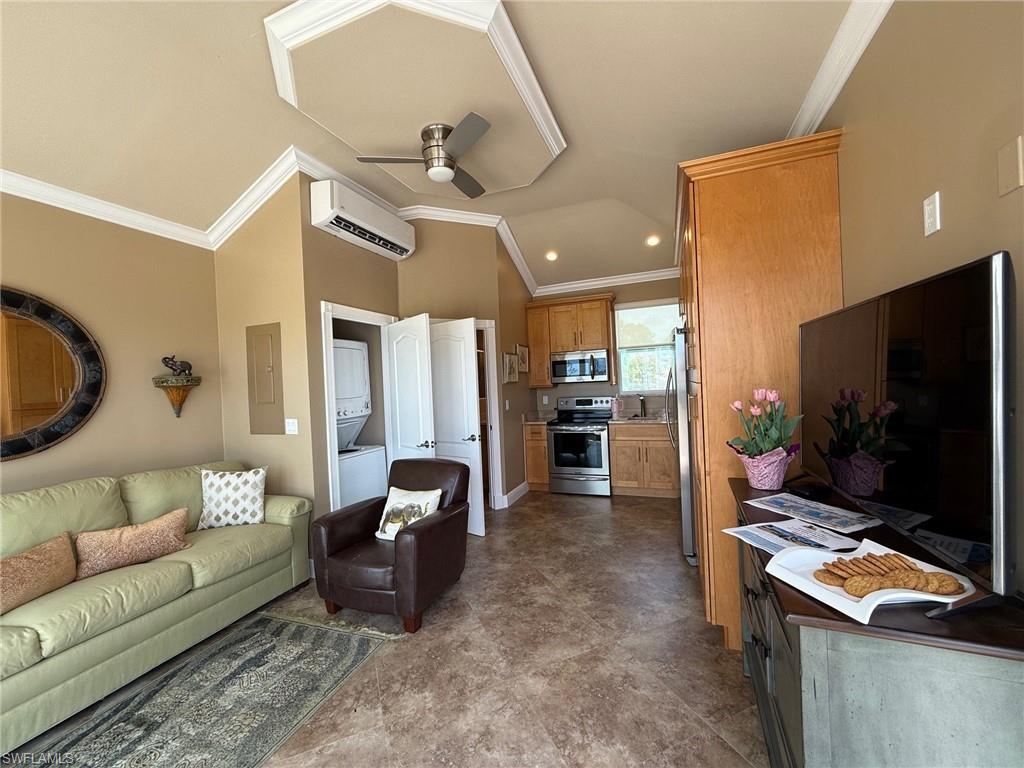 PELICAN LAKE RV RESORT - Land