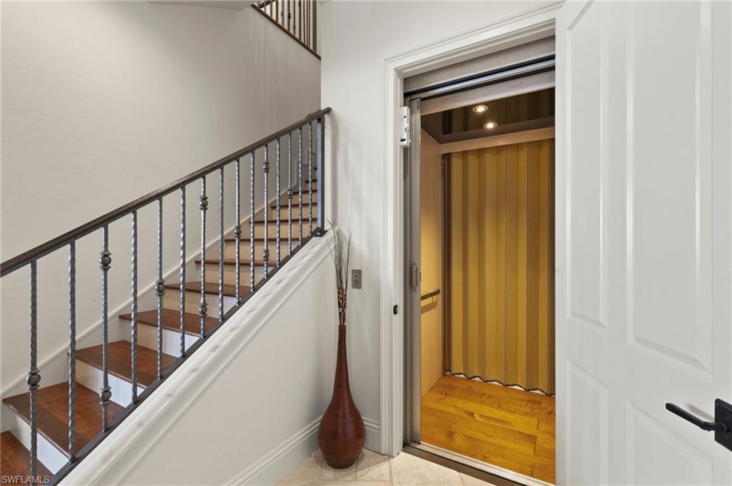 MARCO BEACH - Residential