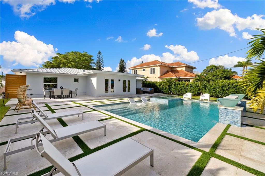 NAPLES PARK - Residential