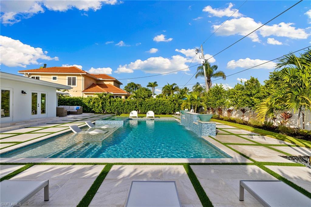 NAPLES PARK - Residential