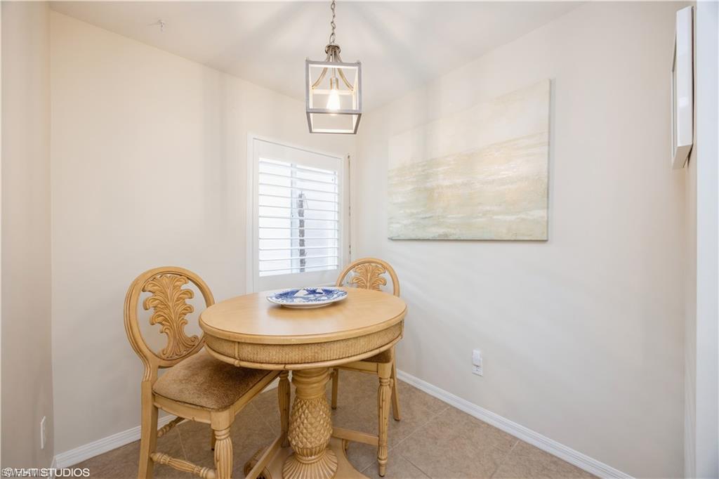 LAKESIDE GARDENS - Residential Lease