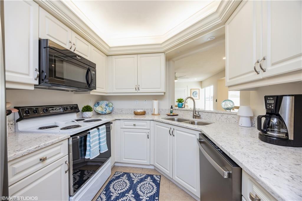 LAKESIDE GARDENS - Residential Lease