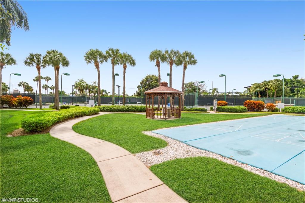 LAKESIDE GARDENS - Residential Lease
