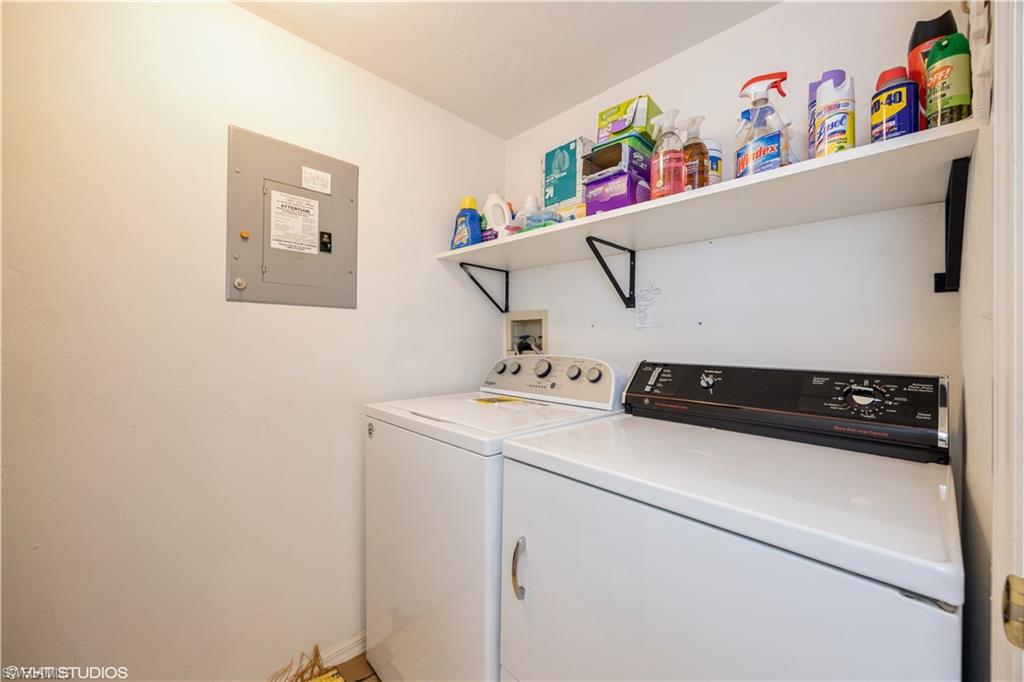 LAKESIDE GARDENS - Residential Lease