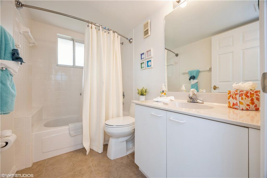 LAKESIDE GARDENS - Residential Lease