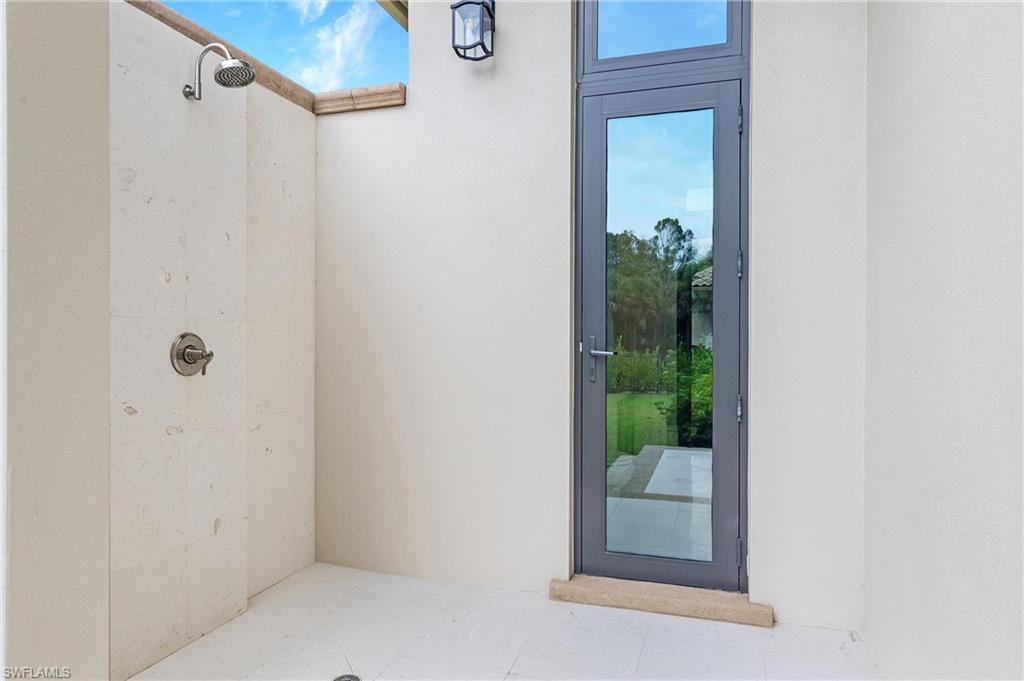 ESCADA AT TIBURON - Residential