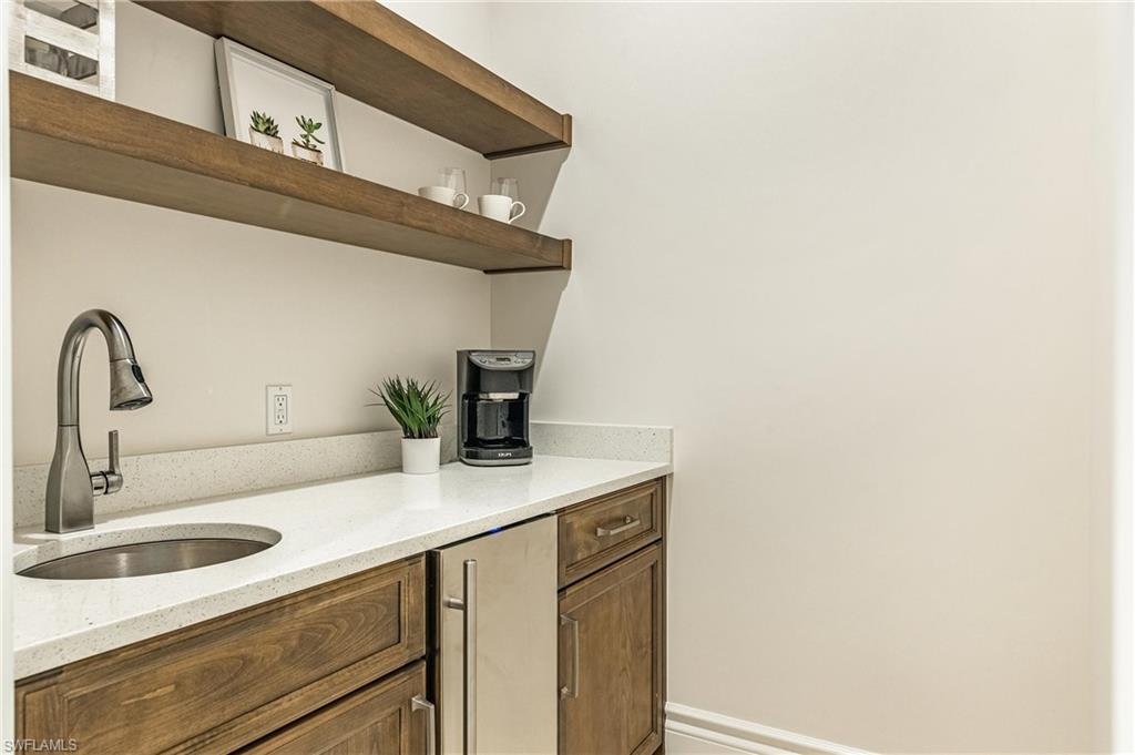 ESCADA AT TIBURON - Residential