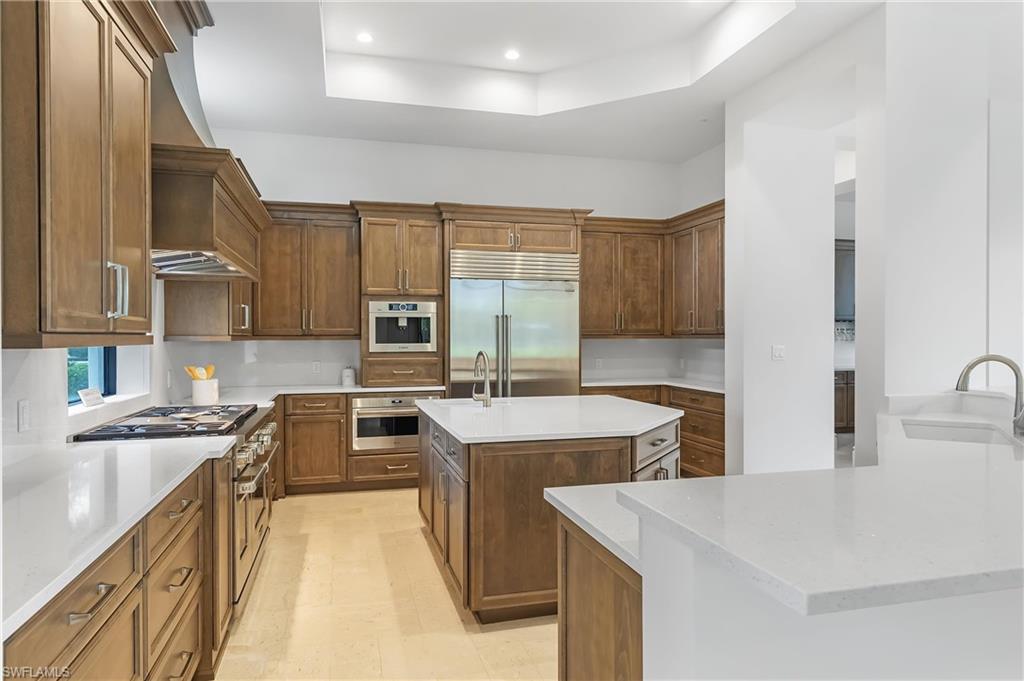 ESCADA AT TIBURON - Residential