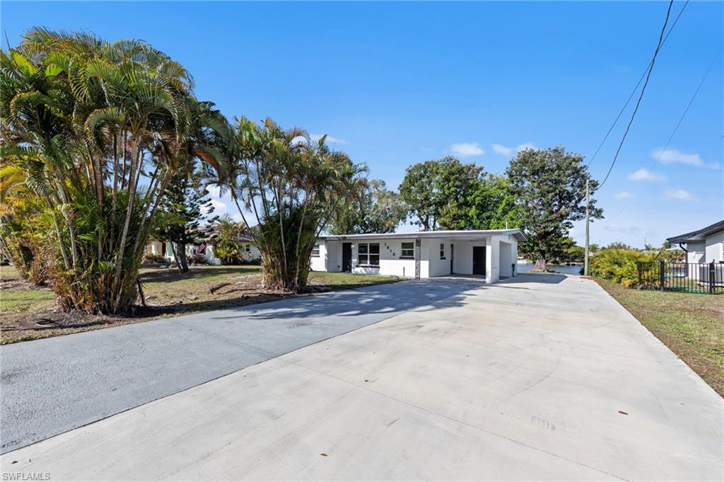 BELLE AIRE LAGOON - Residential