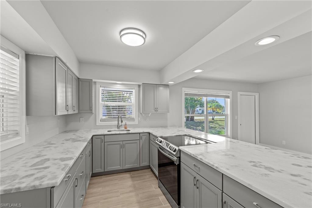 BELLE AIRE LAGOON - Residential