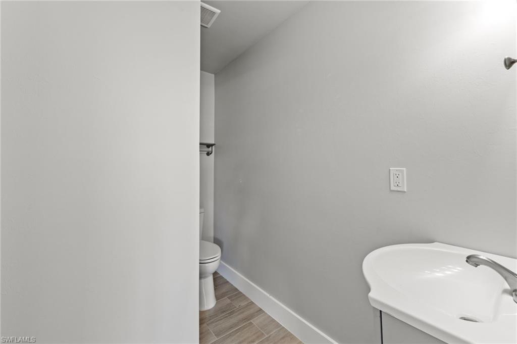 BELLE AIRE LAGOON - Residential