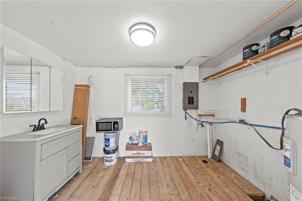 BELLE AIRE LAGOON - Residential