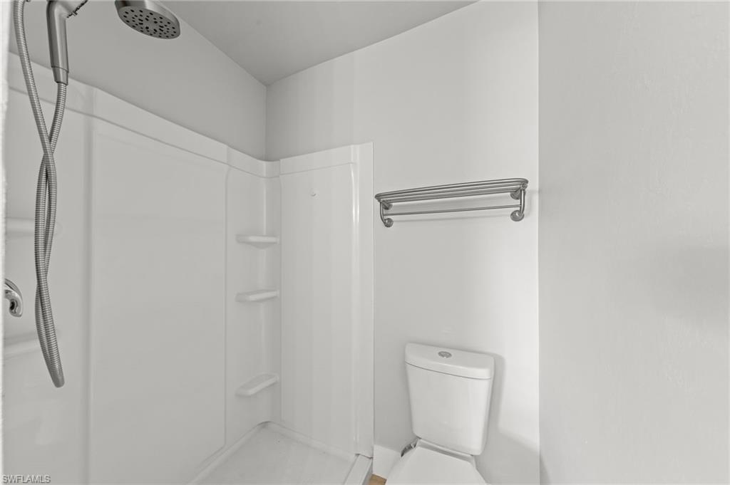 BELLE AIRE LAGOON - Residential