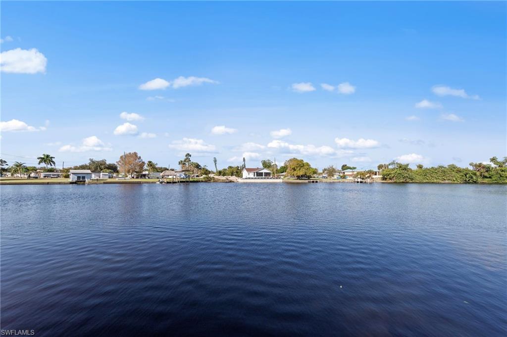 BELLE AIRE LAGOON - Residential