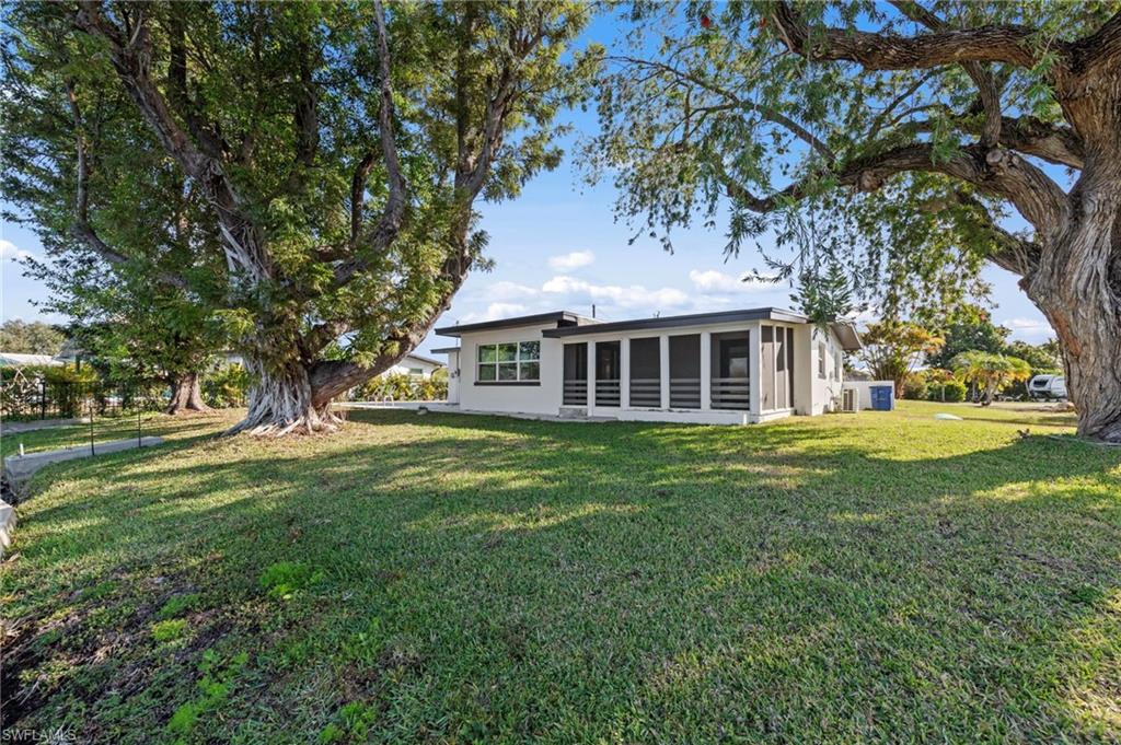 BELLE AIRE LAGOON - Residential