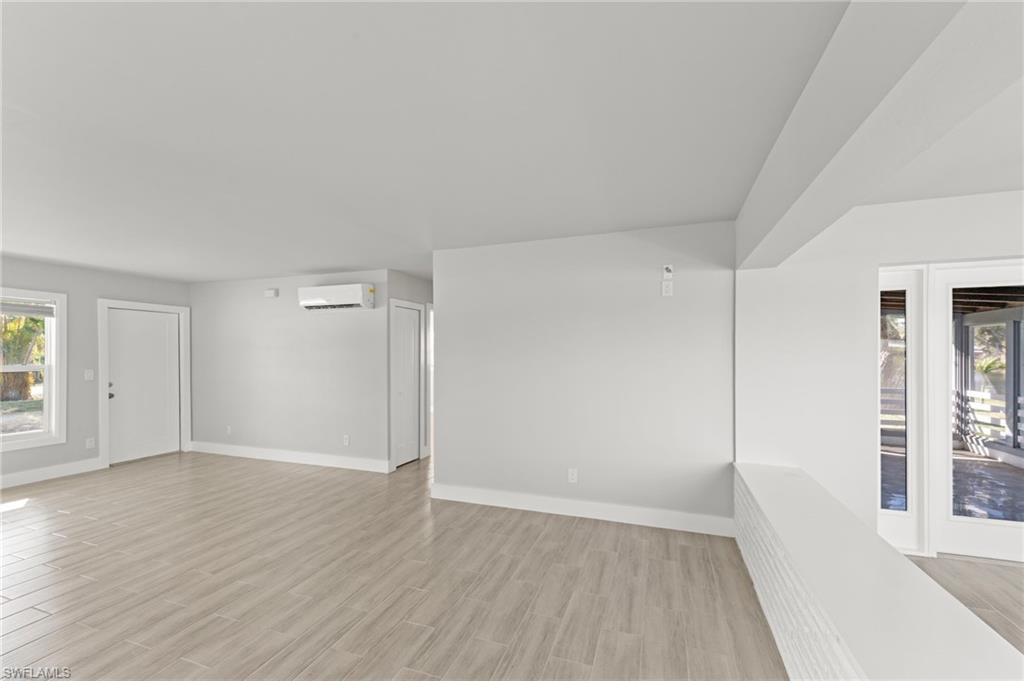 BELLE AIRE LAGOON - Residential