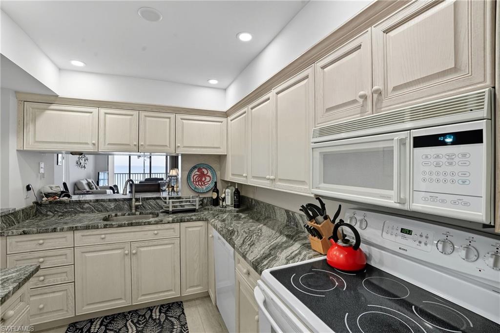 CASA BONITA GRANDE - Residential Lease