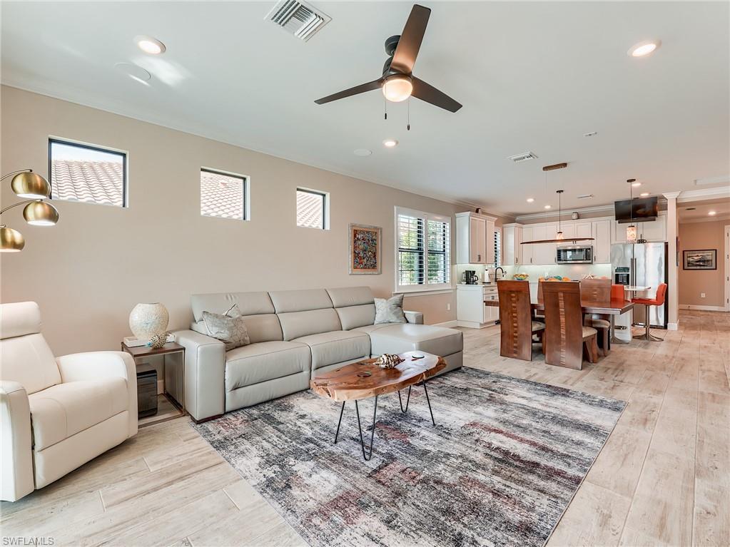 ESPLANADE LAKE CLUB - Residential