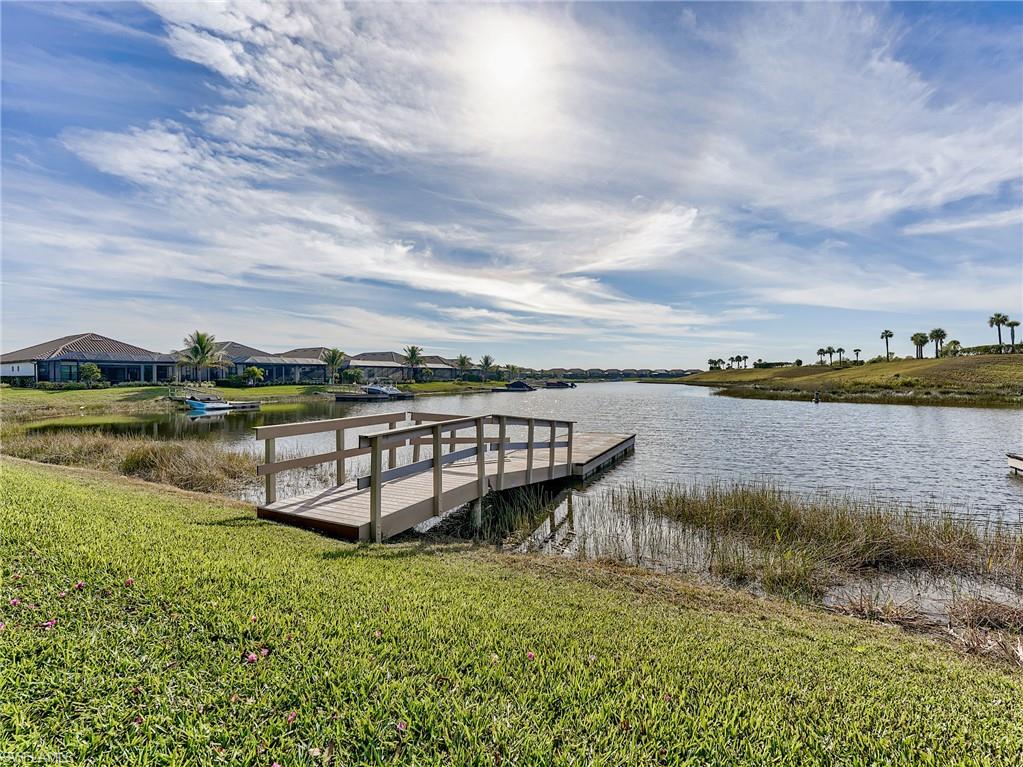 ESPLANADE LAKE CLUB - Residential