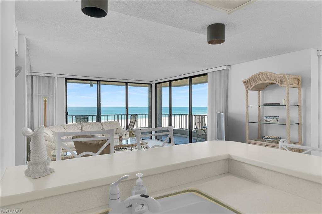 ROYAL SEAFARER - Residential