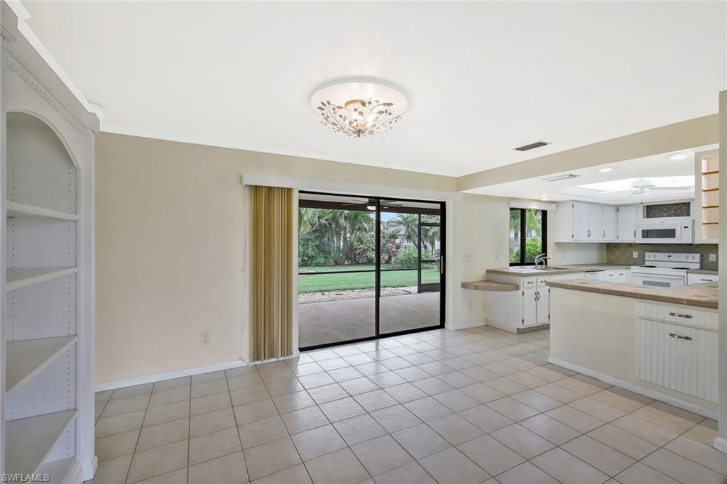 900 SW 54th LN