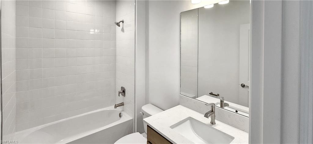 WHISPERING LAKES - Residential