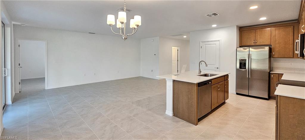 WHISPERING LAKES - Residential