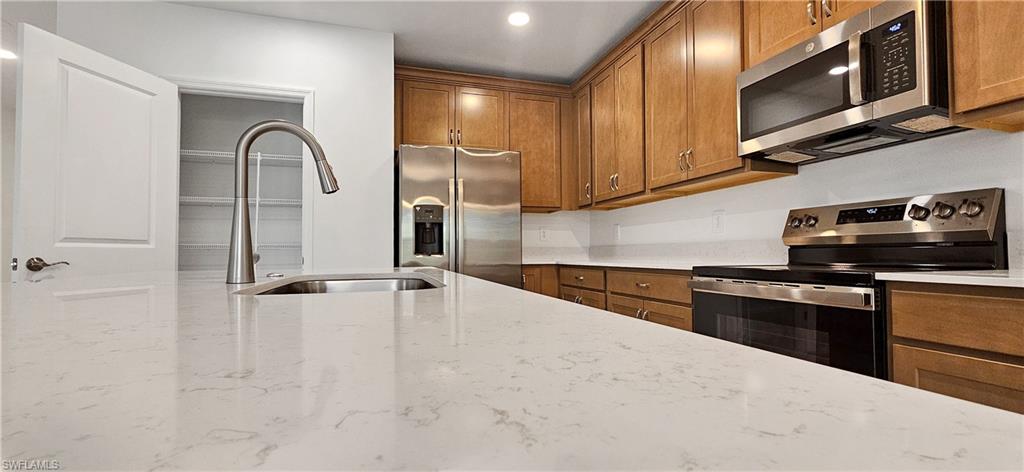 WHISPERING LAKES - Residential