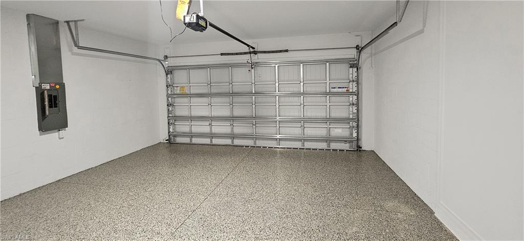 WHISPERING LAKES - Residential