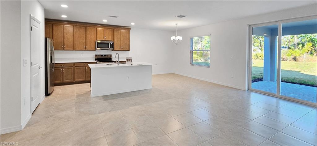 WHISPERING LAKES - Residential