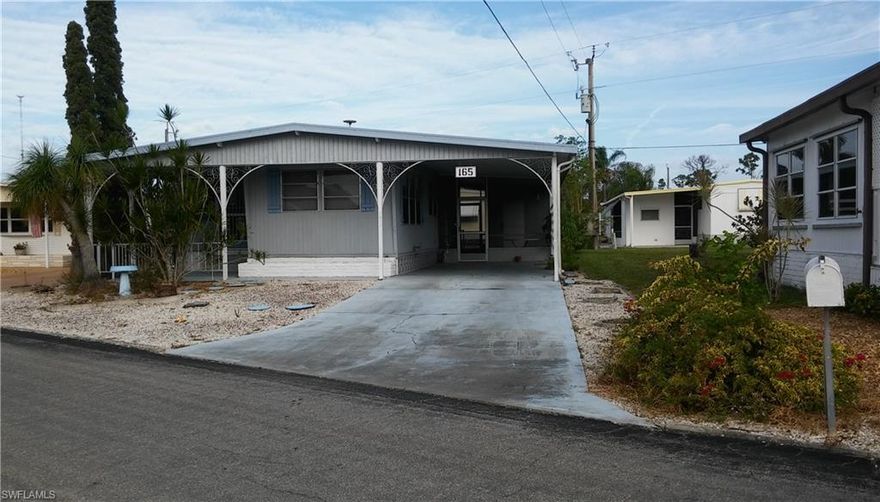 PRICE REDUCED!!!! 55+ community own your lot . This piece of paradise offers many extras. Community Pool, Clubhouse dining, dancing, activities there's even a putting green and exercise room. Don't miss this great deal it's move in ready.

Key on combo lock call office for code: