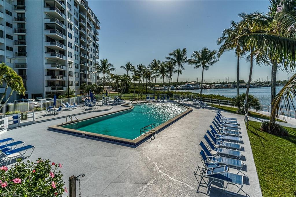 BOARDWALK CAPER - Residential