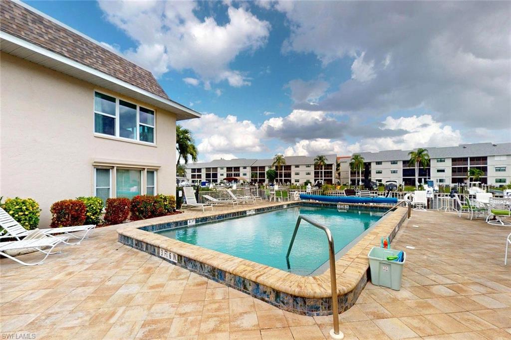 COMMODORE CONDO - Residential