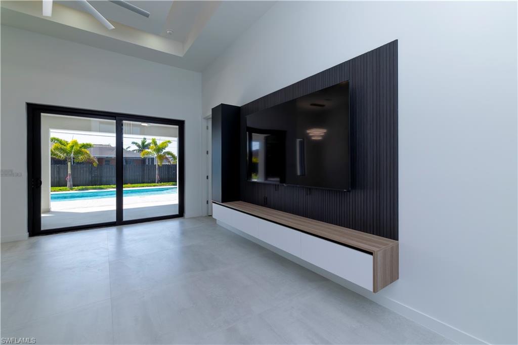 1140 SW 40th TER