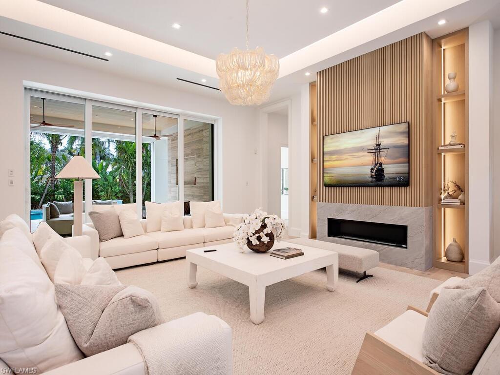 MOORINGS - Residential